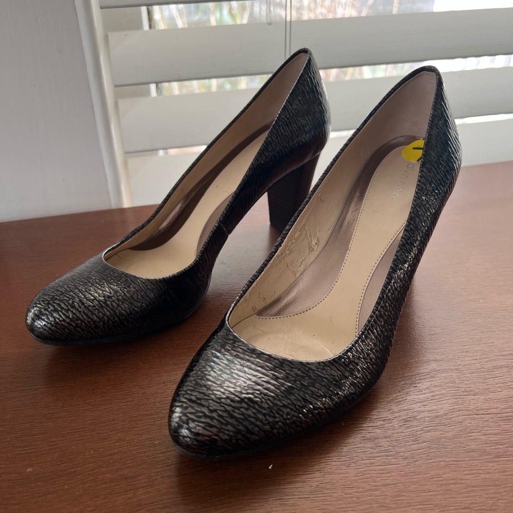 Size 7 Calvin Klein Gunmetal Snake Embossed Pumps with chunky brown heel